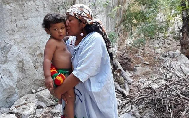Entre la mama y el teküin, una experiencia sobre lactancia y lengua